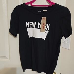 RARE-NWT-XS Womens Levi's Black Graphic 'New York' Tee with White Print